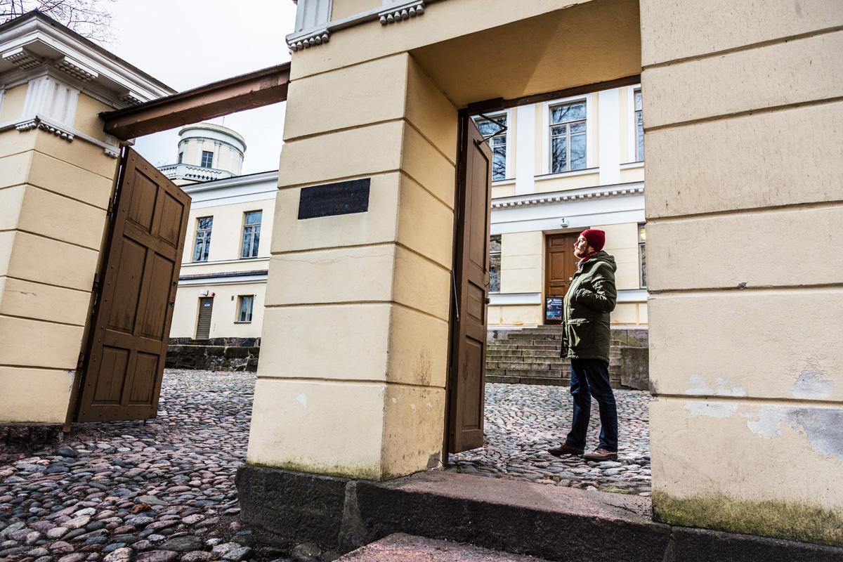 Viime vuonna Pauli Tapio kävi Ursan järjestämällä tähtitaivaan peruskurssilla Helsingin observatoriolla. Osa muistiinpanoista päätyi hänen esikoisteokseensa.